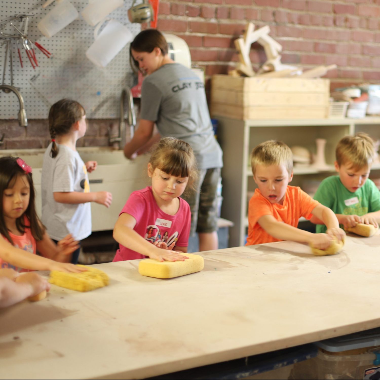 Kids pottery class